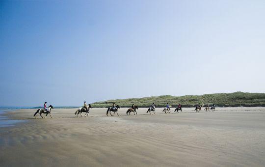 Surf et &eacute;quitation en Irlande